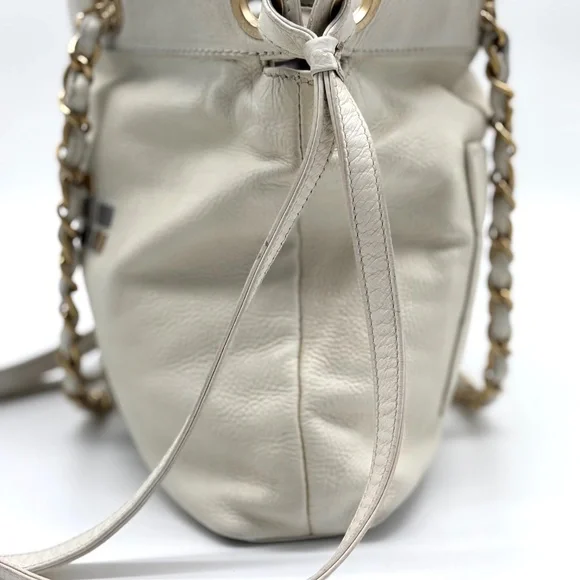 CHANEL White Leather Metal Mosaic Tote - Picture 3 of 10